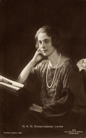 Postcard Crown Princess Louise Mountbatten, portrait