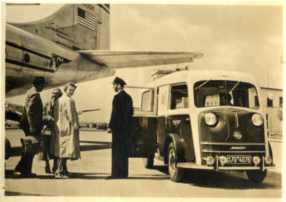 Photo minibus and passenger plane, PAA, Pan American World Airways, Tempo Matador