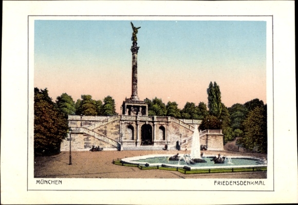 Ak München, Englischer Garten, Kleinhesseloher See,  Friedensdenkmal, Monument, Brunnen, Bäume