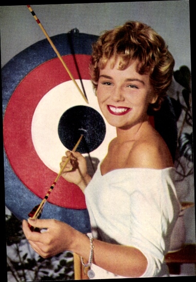 Collector's picture actress Susanne Cramer, portrait, target, arrows, the laughing vagabond