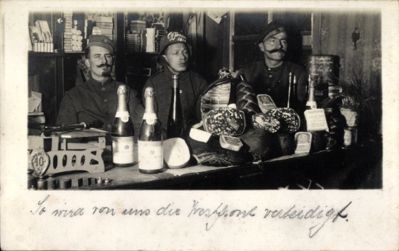 Postcard Riedlingen an der Donau Württemberg, this is how we defend the Prostfront, soldiers, champagne