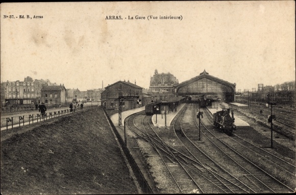 Postcard Arras Pas de Calais, The train station, interior view