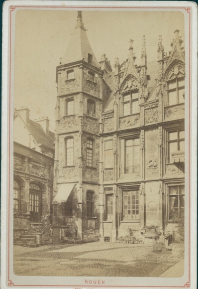 Cabinet photo Rouen Seine Maritime, partial view of a building