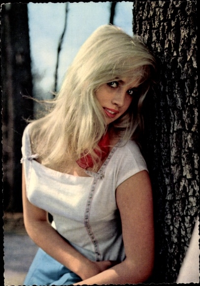 Postcard actress Barbara Valentin, portrait