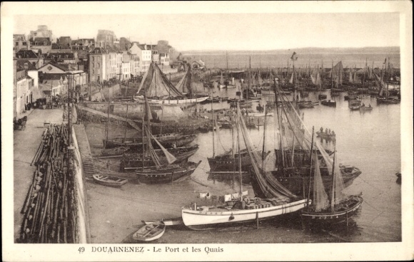 Postcard Douarnenez Finistère, harbor view, sailing boats, historical architecture, quays