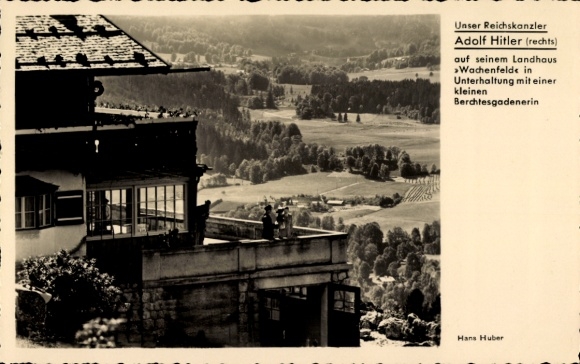 Ak Obersalzberg Berchtesgaden, Berghof Wachenfeld, Adolf Hitler mit Berchtesgadener Mädchen