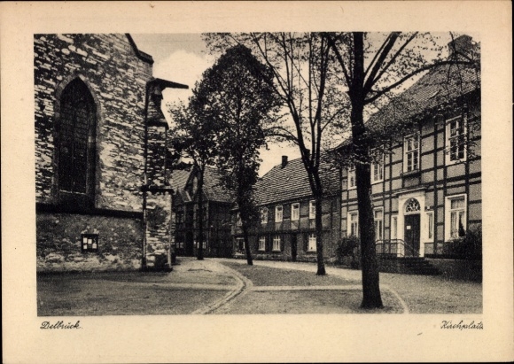 Ak Delbrück in Ostwestfalen, Stadtansicht, Kirchplatz,  Gebäude, Bäume