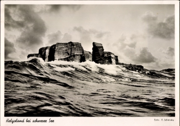 Ak Helgoland, Insel bei schwerer See