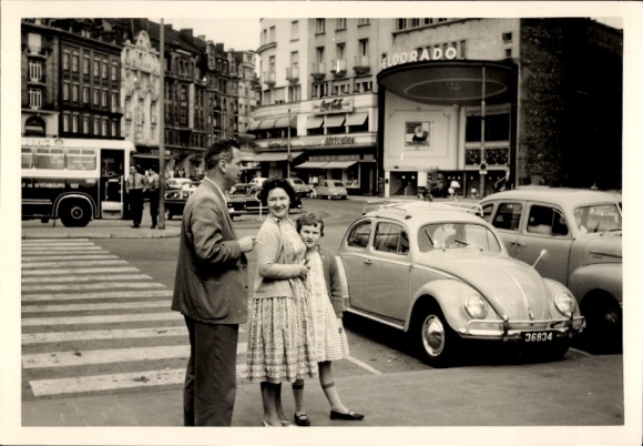 Photo Postcard Family at Zebrastriefen, VW Beetle, Eldorado in the cinema