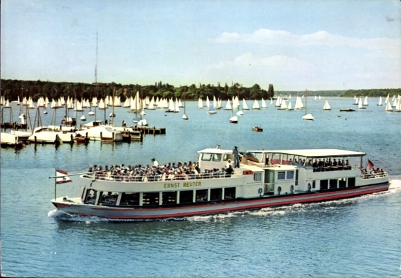 Postcard Berlin, ship 'Ernst Reuter' on the Wannsee, sailing boats
