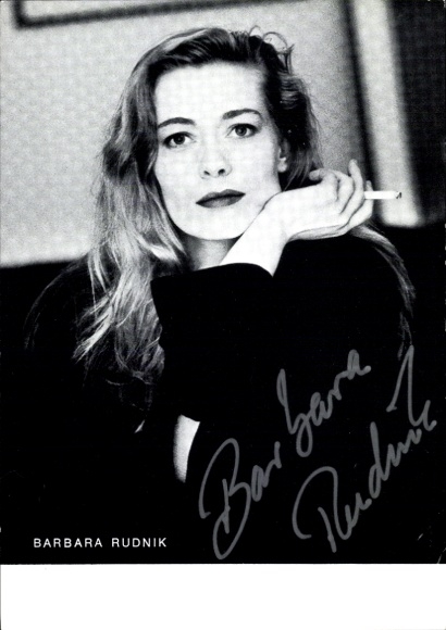Ak-actrice Barbara Rudnik, portret, sigaret, handtekening
