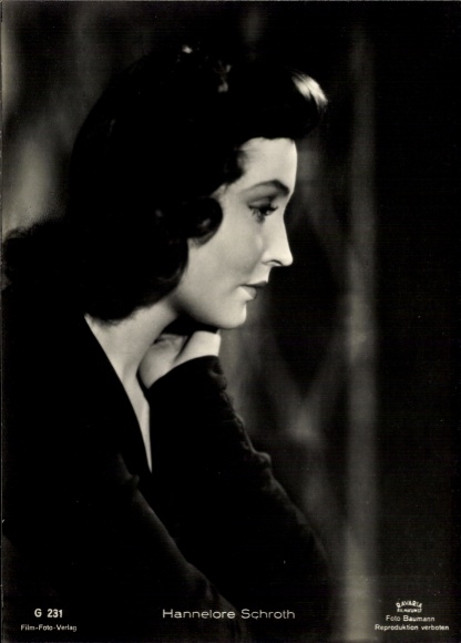 Ak-actrice Hannelore Schroth, portret in profiel