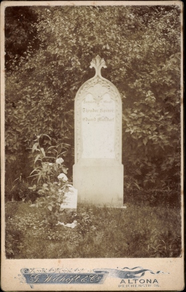 Kabinettfoto Familiengrab Theodor Korner, Eduard Muthdorf ?