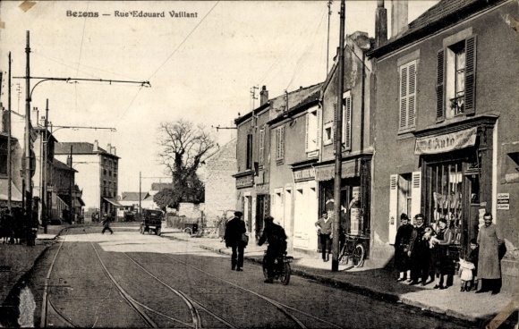 Postcard Le Val d'Oise de Bezon, Rue Edouard Vaillant