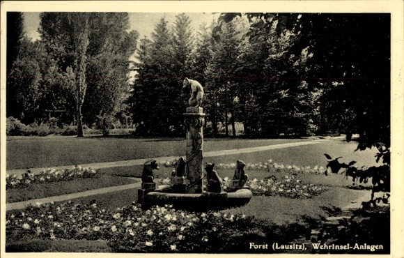 Postcard Forst in Lusatia, fountain with bear figures, flowerbed, park landscape