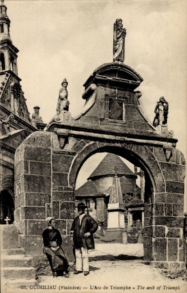 Postcard Guimiliau Finistère, L'Arc de Triomphe, Brittany, archway