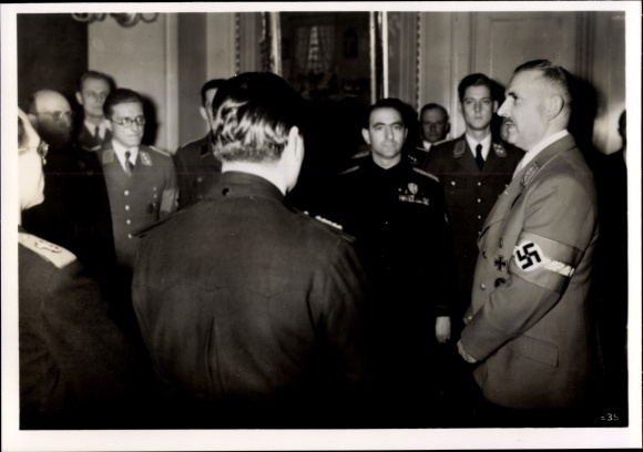 Photo Berlin, 2nd German-Italian Cultural Congress, Minister of Education Rust, students 1941