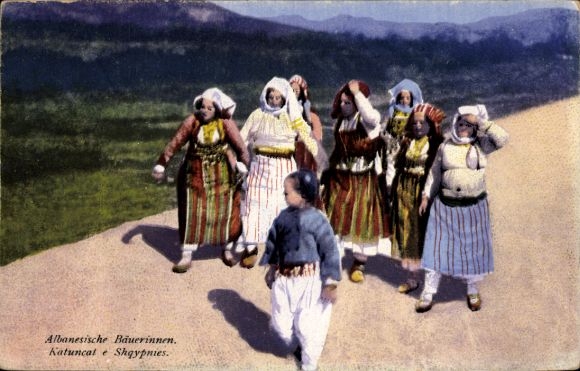 Postcard Albanian peasant women in traditional costume