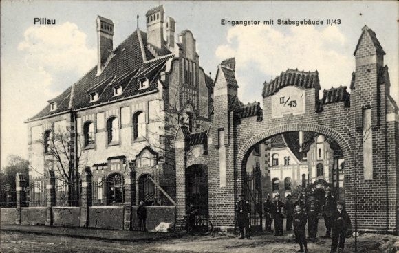 Ak Baltijsk Pillau Oost-Pruisen, toegangspoort met personeelsgebouw 11/43