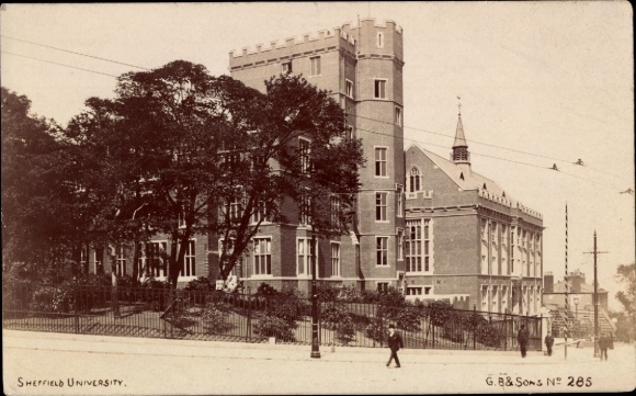 Postcard Sheffield Yorkshire England, Sheffield University, building, trees, street, pedestrians