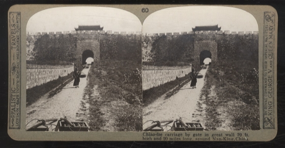 Stereo photo China, Chinese at a gate of the wall around Nan-King