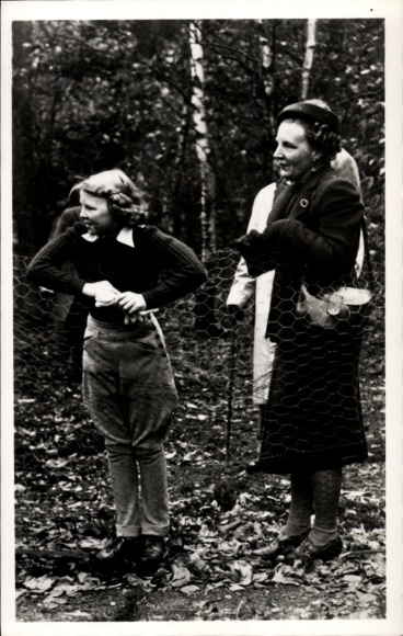 Ak Juliana der Niederlande, Prinzessin Beatrix der Niederlande, Haarle 1949