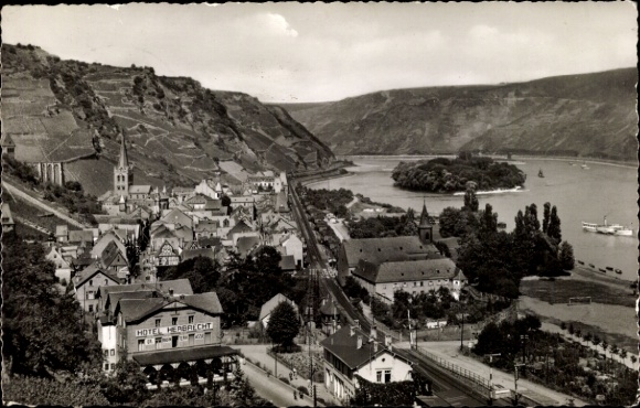 Bacharach am Rhein, bird's eye view of Hotel Herrecht, Rhine, vineyards