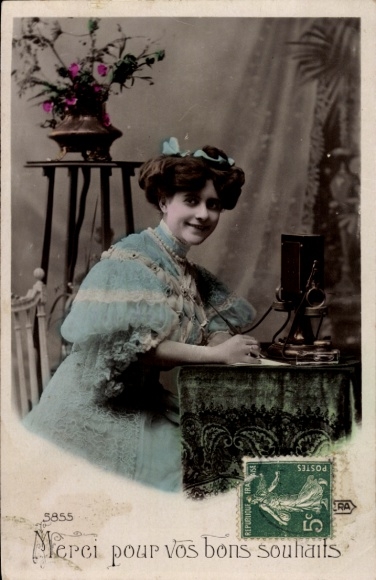 Ak Frau beim Telefonieren, Telefon, Blumen