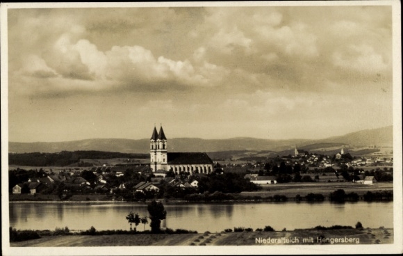 Ak Niederalteich, Panorama mit Hengersberg, Kirche