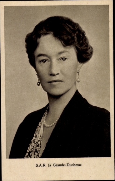 Postcard Grand Duchess Charlotte of Luxembourg, portrait