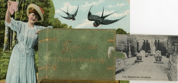 Leporello Ak Berlin Charlottenburg, Mausoleum, Innenansicht, Frau mit Taschentuch, Schwalben