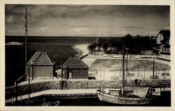 Postcard Ostseebad Laboe, harbor with spa house