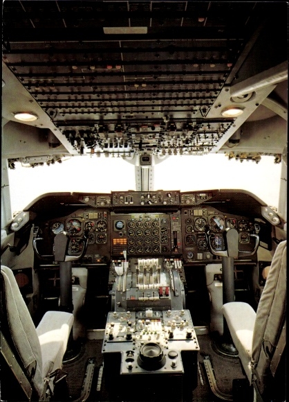 KP Boeing 747 LR, kokpit, Japan Air Lines, JAL, samolot pasażerski
