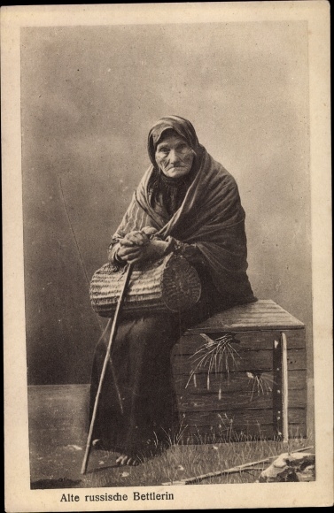 Ak Alte russische Bettlerin