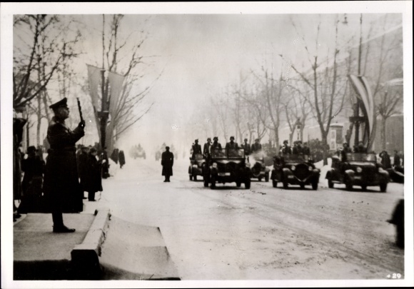Foto Heinrich Hoffmann, Generalfeldmarschall Keitel, Militärparade in Budapest, Januar 1942