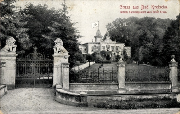 Postcard Kreischa near Dresden, castle, Red Cross hospital, lion statues, gardens