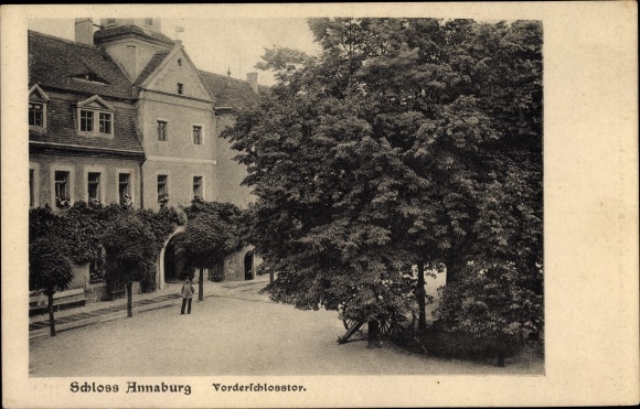 Postcard Annaburg Saxony Anhalt, castle, front castle gate