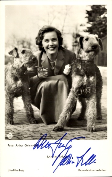 Postcard actress Maria Schell, portrait with two terriers, As long as you are there, Ufa Film, autograph