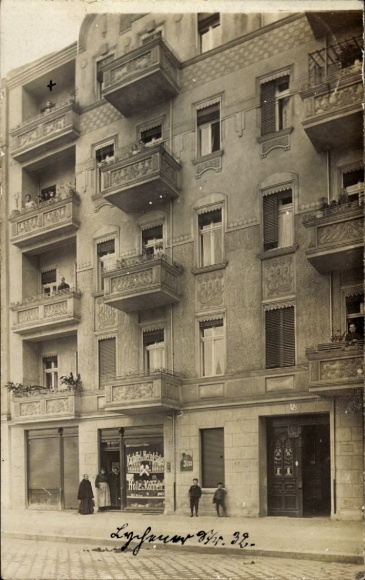 foto Ak Berlin Prenzlauer Berg, Lychener Straße 32, kolenhandel, bewoners