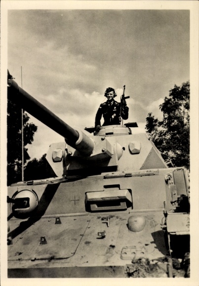 Postcard Waffen-SS, tanks in attack