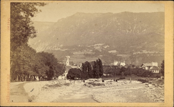 CdV Meran Merano Zuid-Tirol, riviergedeelte met uitzicht op de stad