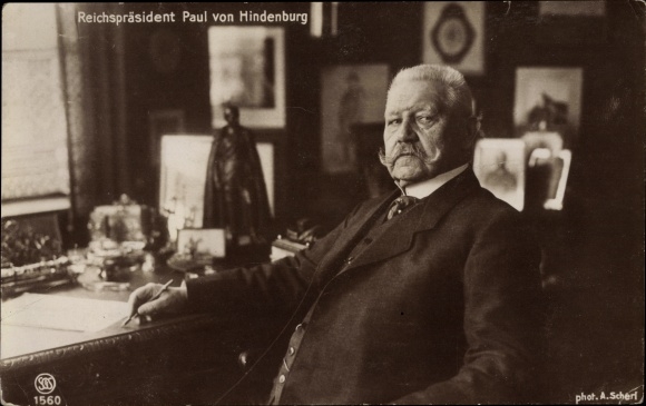 Postcard Reich President Paul von Hindenburg, At the desk