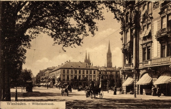 Postcard Wiesbaden in Hesse, Wilhelmstraße, tram line 6, Nassauer Hof