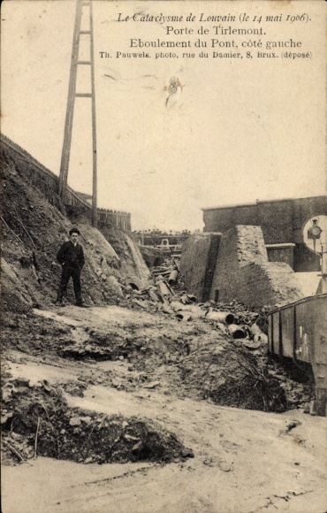 Postcard Louvain Leuven Flemish Brabant, Porte de Tirlemont disaster, landslide, boy in the foreground