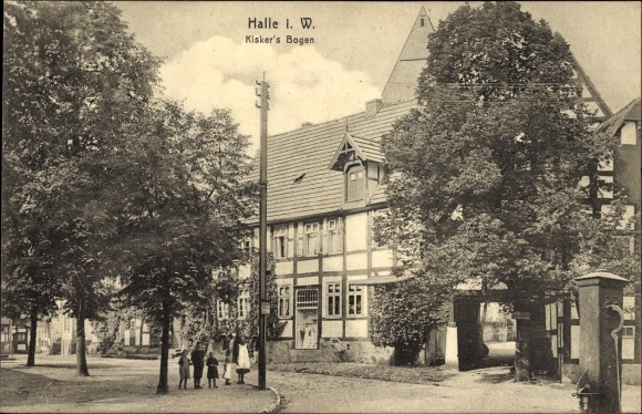 Ak Halle in Westfalen, Kisker's Bogen, Wasserpumpe, Fachwerkhaus, Kinder