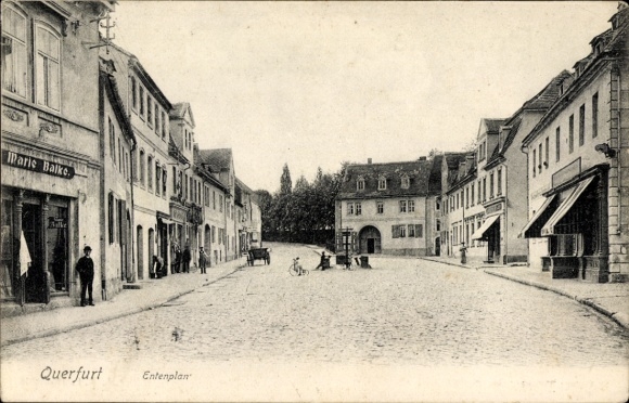 Ak Querfurt im Saalekreis, Straße mit Häusern, Entenplan, Berufsschule,  Architektur