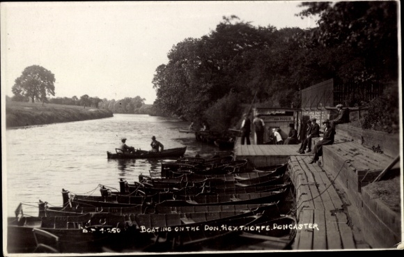 Postcard Doncaster Yorkshire England, boats on the Don, people on the bank, boating, Doncaster