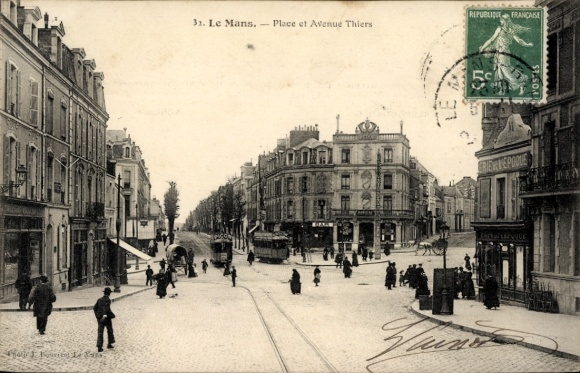 KP Le Mans Sarthe, czarno-białe zdjęcie, plac i aleja Thiers, tramwaj, ludzie, drzewa