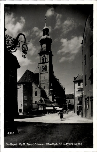 Ak Hall in Tirol, Oberer Stadtplatz mit Pfarrkirche