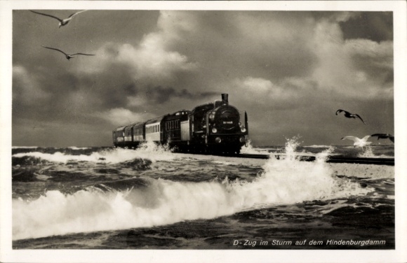 Ak-eiland Sylt in Noord-Friesland, D Trein in de storm op de Hindenburgdamm
